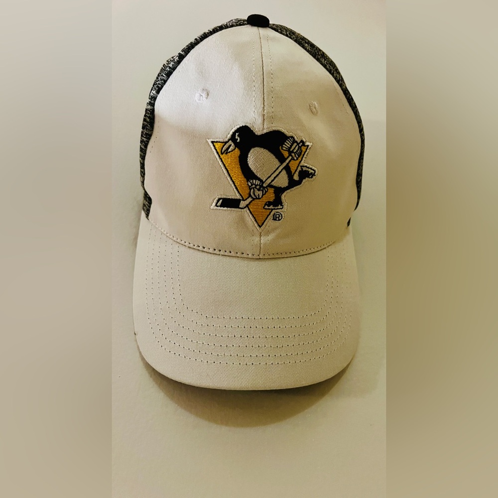 Pittsburgh MLB Penguins Team Two Tone Embroidered Hockey Cap Hat Good Condition